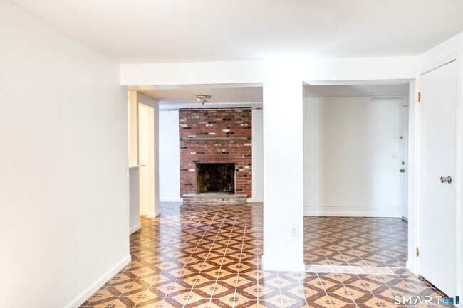 Building Photo - 25 Alexander St