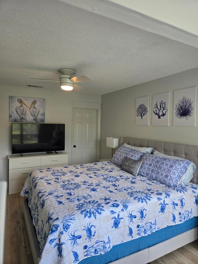 Building Photo - 735 Sandpiper Pl
