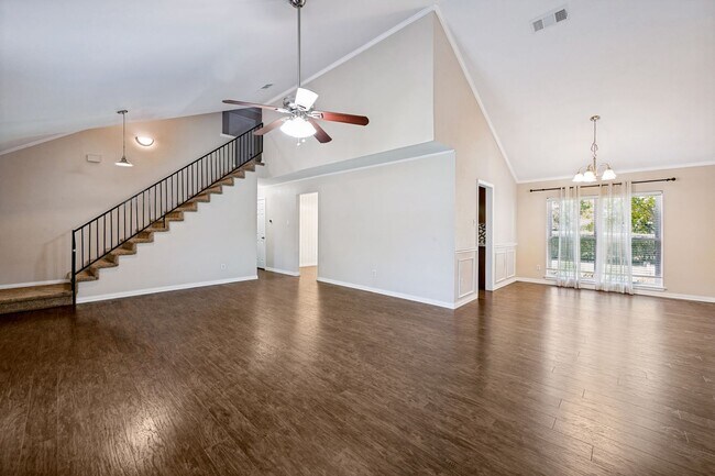 Building Photo - 400 Harrington Ln