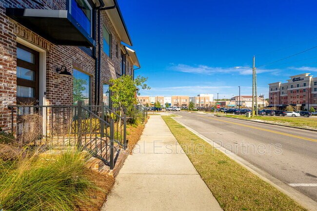 Building Photo - 125 S 31st Ave