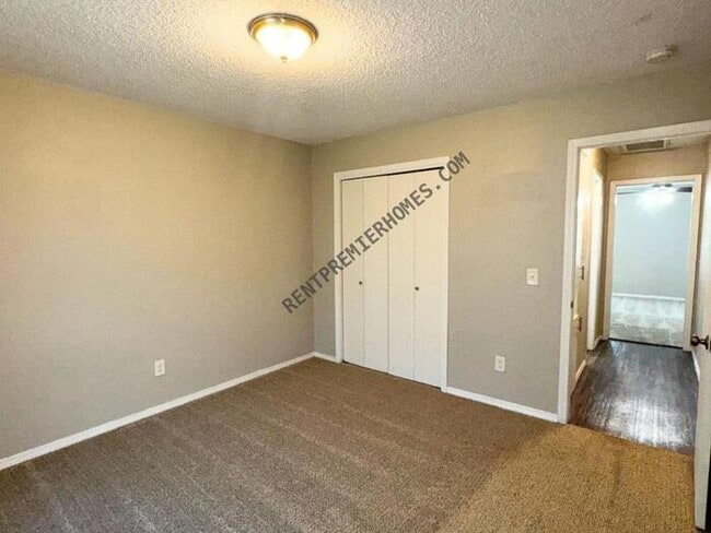 Building Photo - 3000 SW 129th St