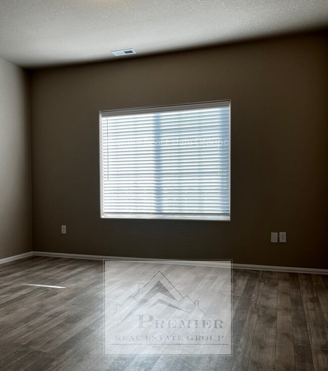 Building Photo - 7773 Sand Lake Heights