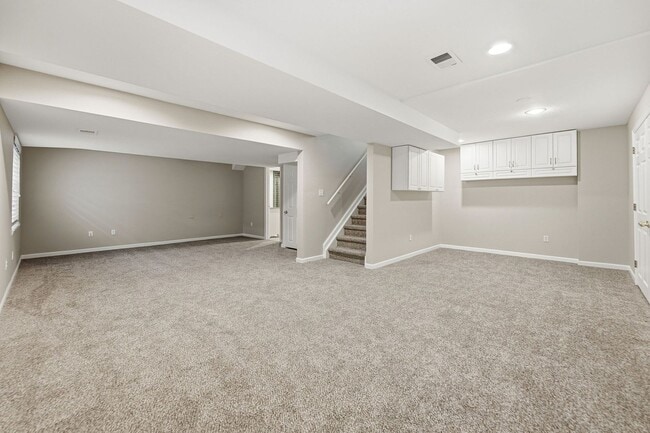 Building Photo - Incredible 4 Bed 4 Bath in Stonegate!