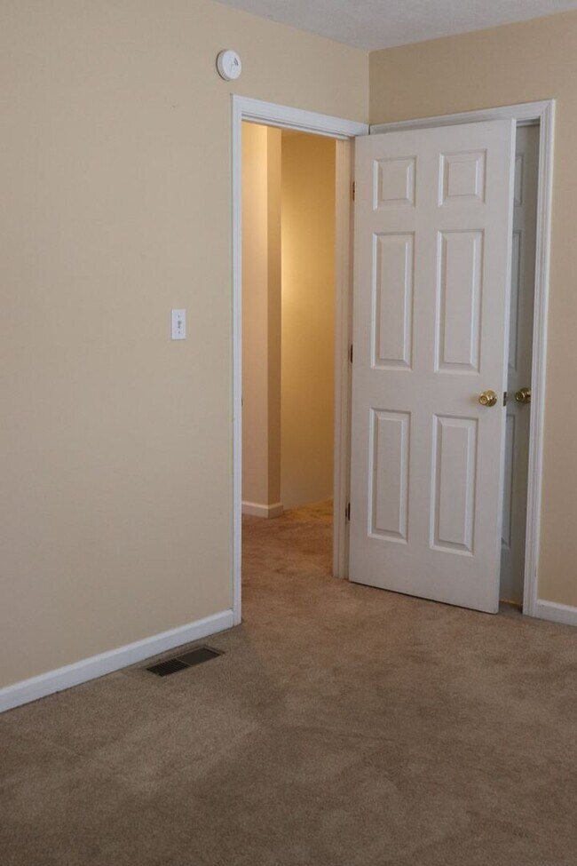 Building Photo - 2 bed/2.5 bath Townhouse in Morgantown - A...