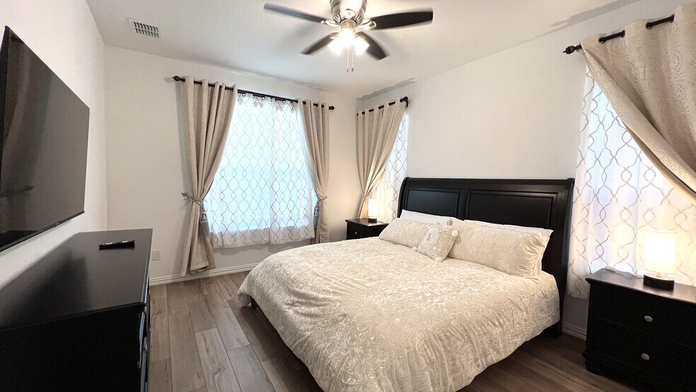 Building Photo - 5334 Riverwalk Pky