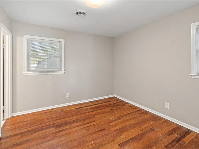 Building Photo - 1431 Glencoe Dr