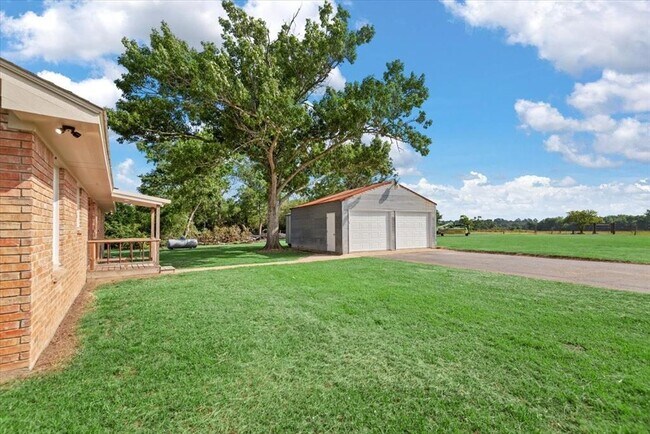 Building Photo - 28792 Waller Gladish Rd