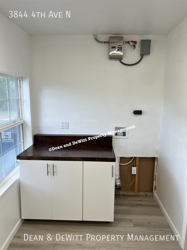 Building Photo - 3844 4th Ave N