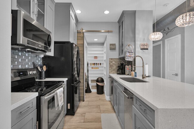 Building Photo - 12800 Melville Dr