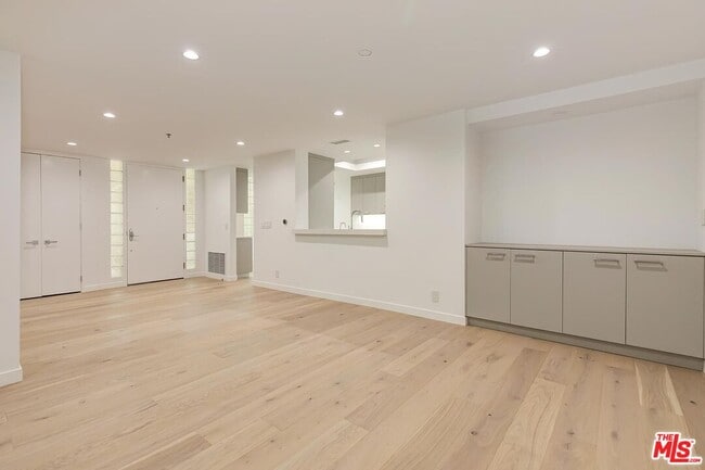 Building Photo - 2142 Century Park Ln