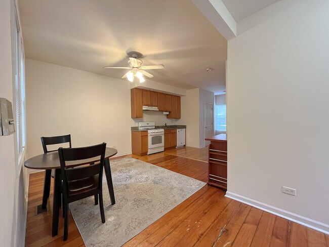 Building Photo - 2442 N Ashland Ave