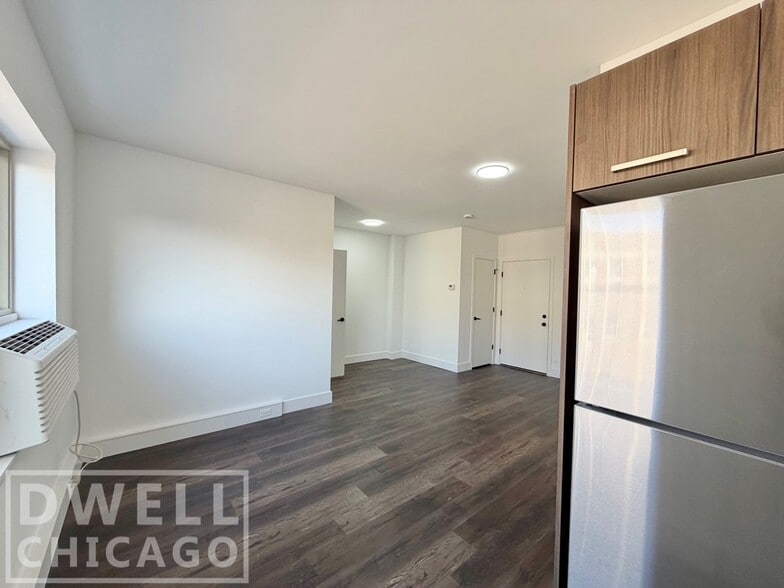 Building Photo - 5634 N Clark St