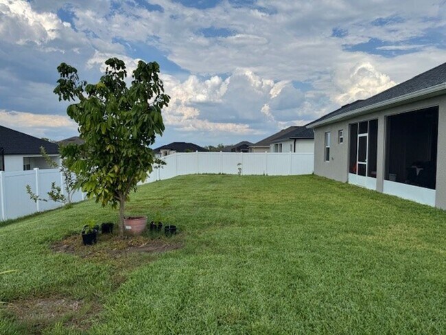 Building Photo - Like new, 2023 construction, four bedroom,...