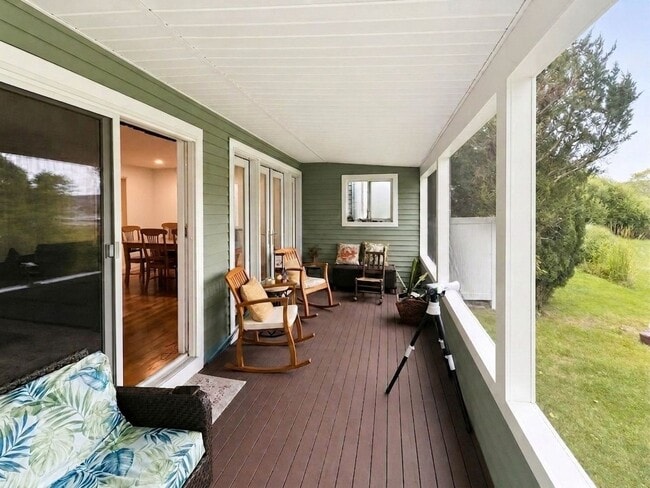 Building Photo - 9 Riverview Dr