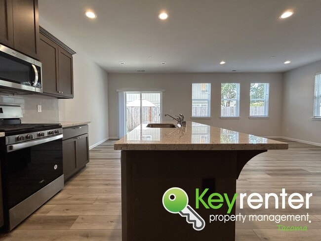 Building Photo - Must-have 3Bed/2.5Bath Lakewood Home