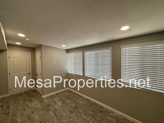 Building Photo - 930 Jadestone Ln