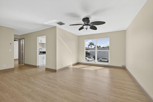 Building Photo - 727 Hummingbird Way