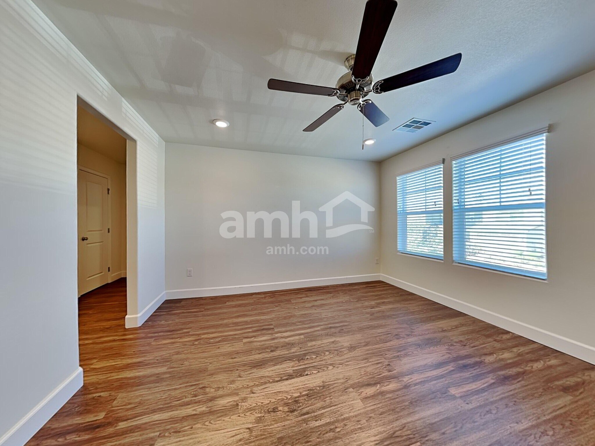 Building Photo - 1501 Garden Swing Ave