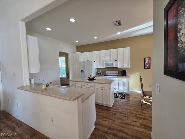 Building Photo - 9129 Links Dr