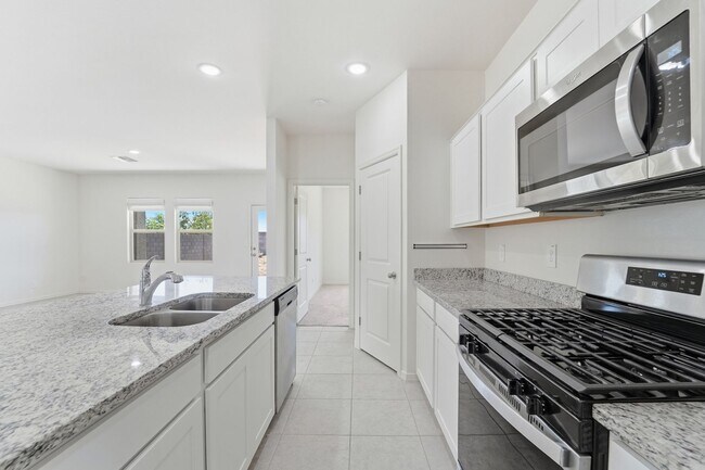 Building Photo - Modern Litchfield Park Home | 4 Bed, RV Gate + Open Kitchen