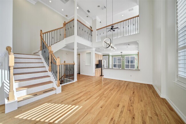 Building Photo - 1515 Hyde Park Blvd