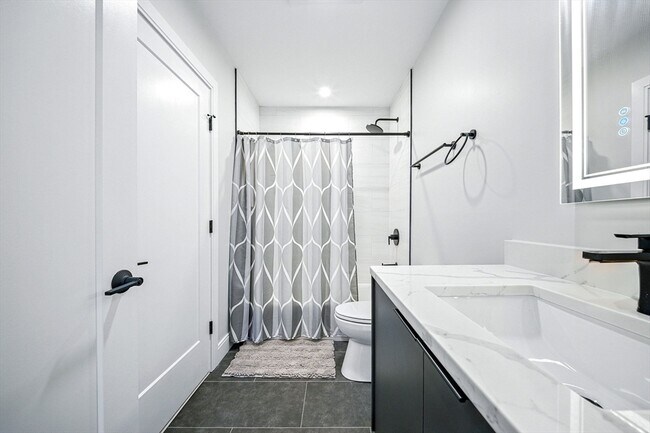Building Photo - 25 2nd St