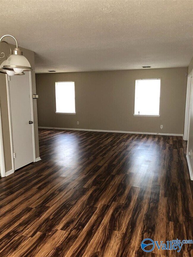 Building Photo - 8204 Willowbrook Cir SE