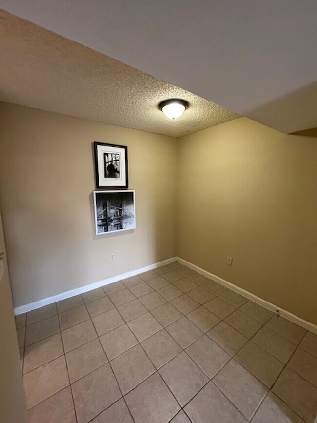 Building Photo - 843 Hammond Manor Dr