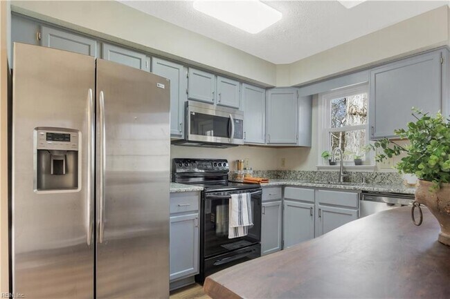 Building Photo - 2721 Linden Ln