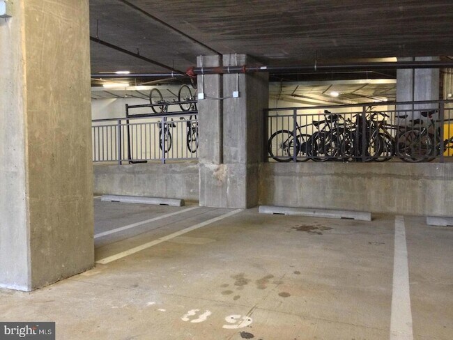 Building Photo - 2451 Midtown Ave