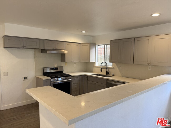 Building Photo - 1505 S Dunsmuir Ave