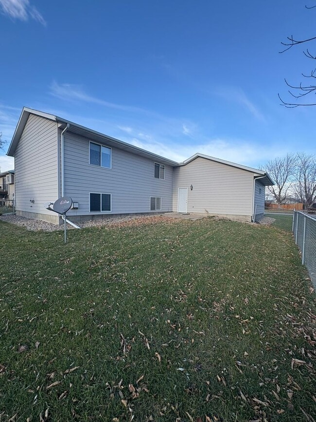 Building Photo - 3021 Gypsey Rd