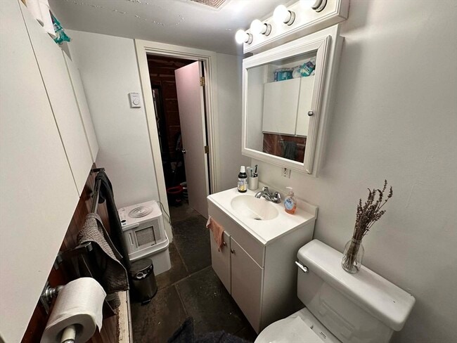 Building Photo - 77 Joy St