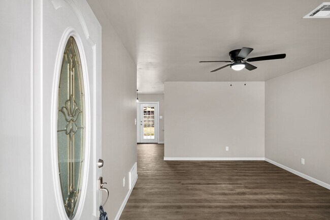 Building Photo - 509 NE Cimarron Cir