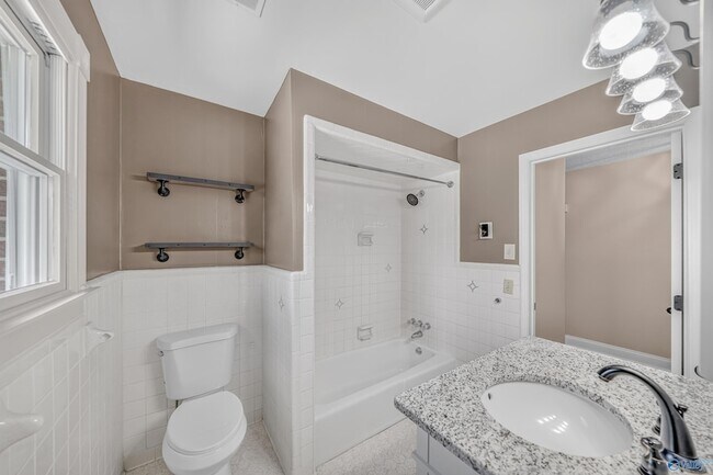 Building Photo - 1208 SE Willowbrook Dr