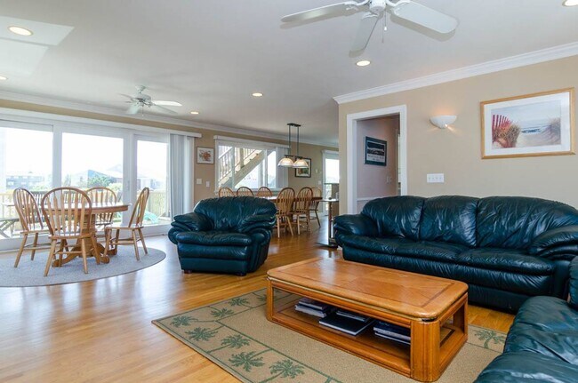 Building Photo - (W098) 4 Sea Oats Lane, Wrightsville Beach...