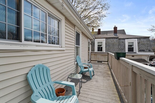 Building Photo - 68 Pleasant St