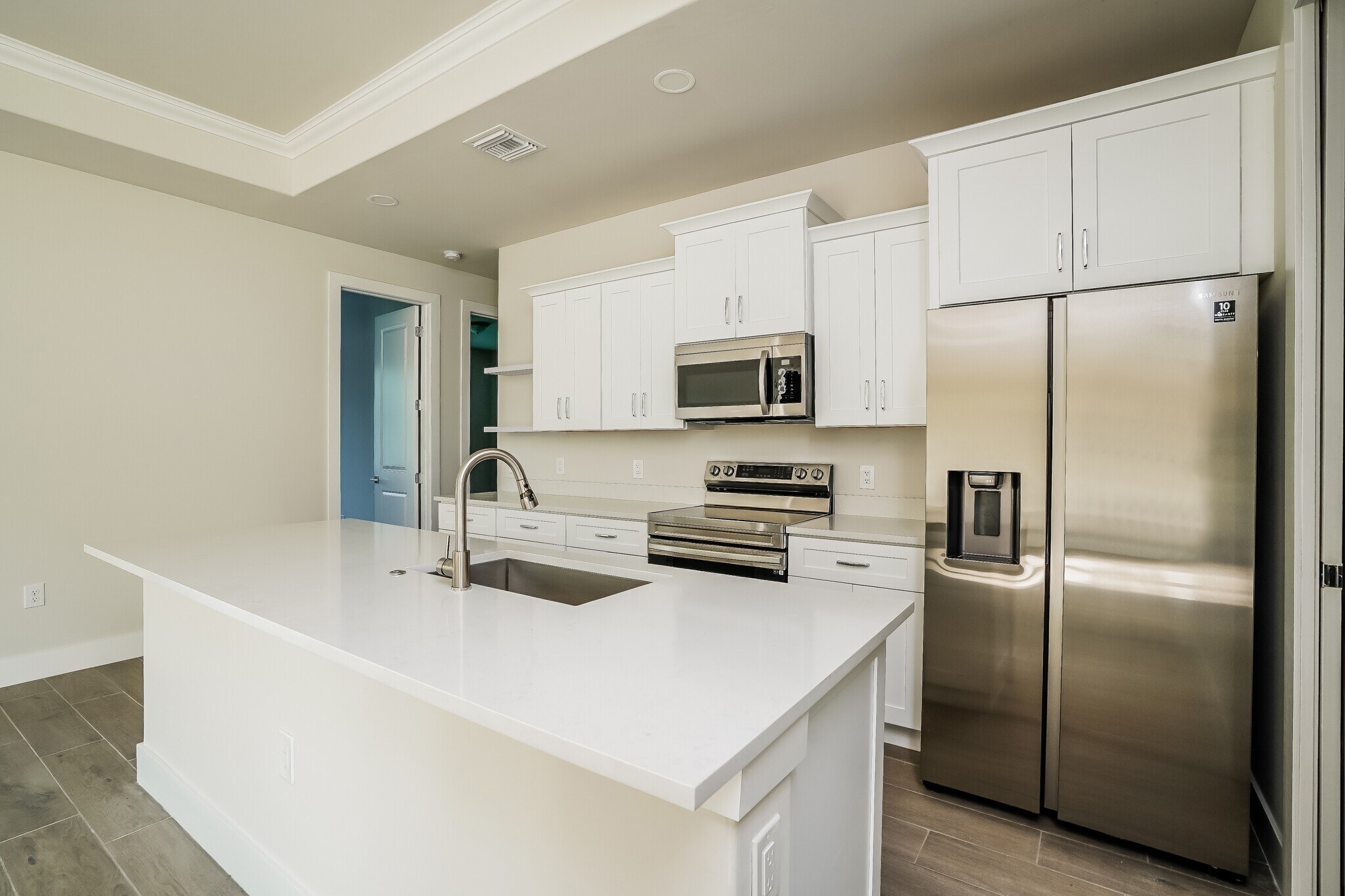 Building Photo - 6133 Hughes Ave