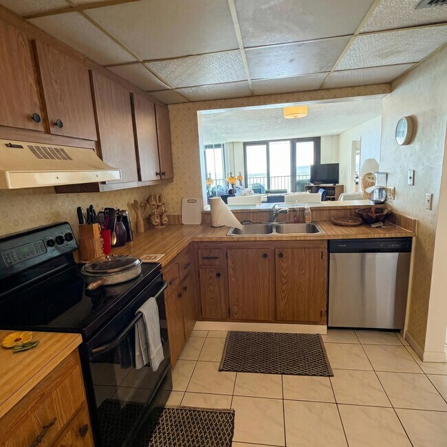 Building Photo - 4250 N Hwy A1A