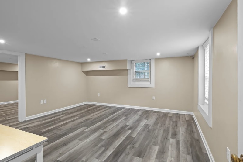 Building Photo - 307 Church St