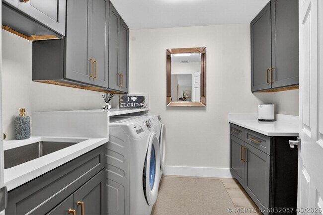 Building Photo - 5801 Coach House Cir
