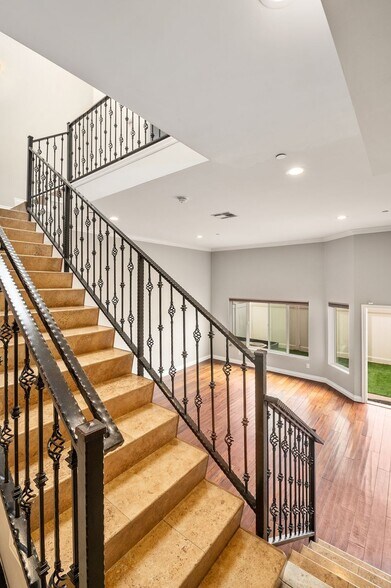 Building Photo - 5241 Colodny Dr