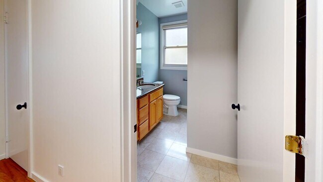 Building Photo - Sunny Greenbrae Single-Level with Pool + K...