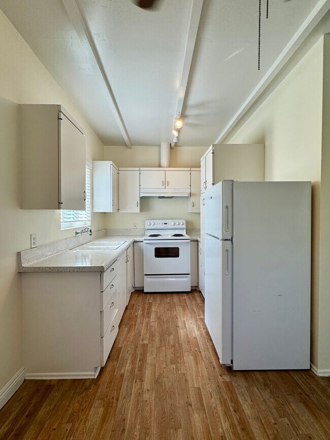 Building Photo - 4284 Third Ave