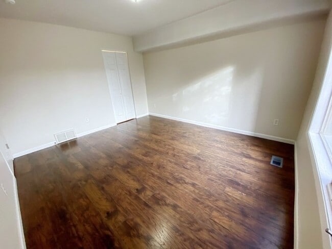 Building Photo - South Anchorage Condo with Balcony, Garage...