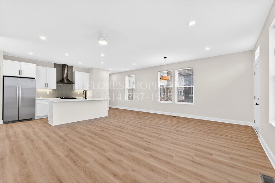 Building Photo - 696 S 22nd St