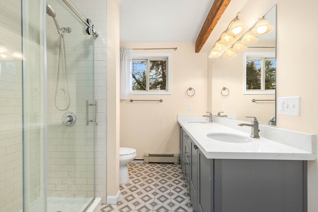 Building Photo - 16725 10th Ave NE