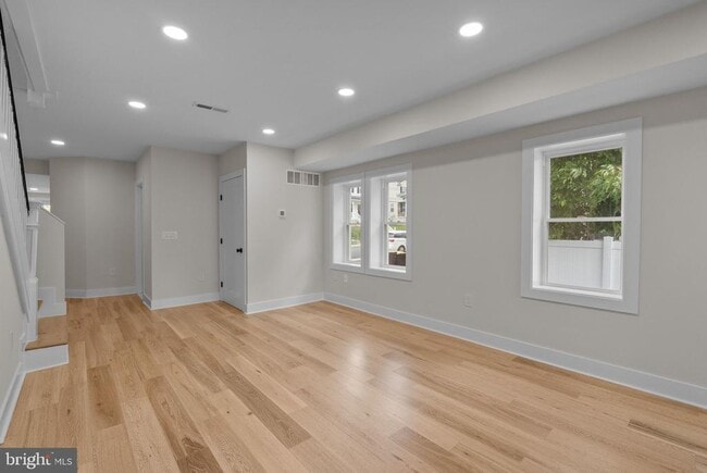 Building Photo - 334 Maple Ave