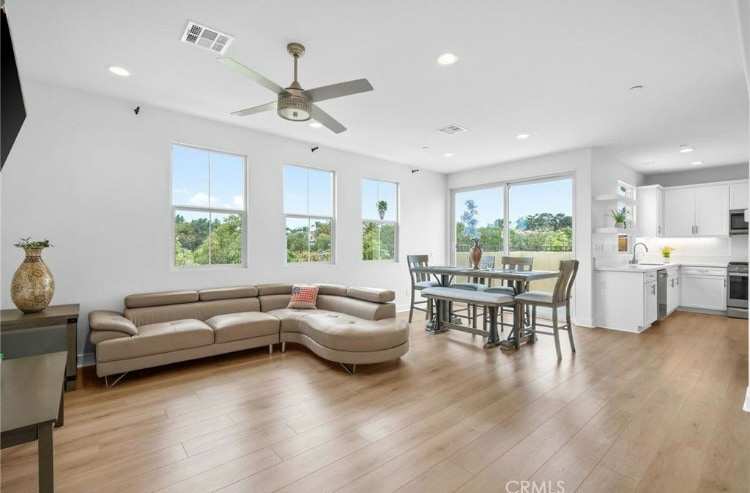 Building Photo - 4382 Pacifica Wy