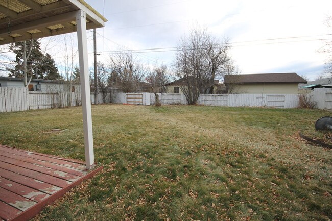 Building Photo - Single family home near CMR High School an...